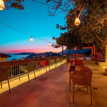 Apart-hotel Yoga House 3*