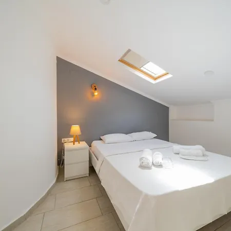 Yoga House 3*