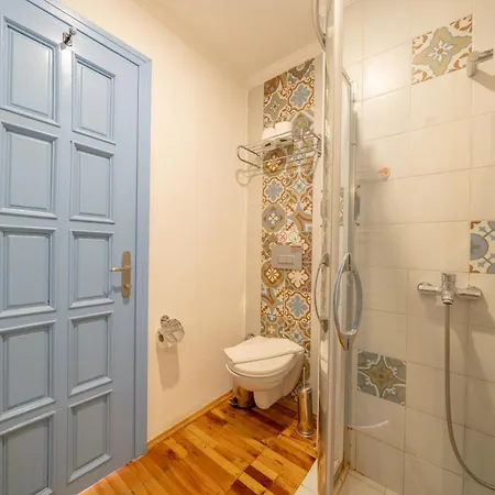 Yoga House Aparthotel 3*