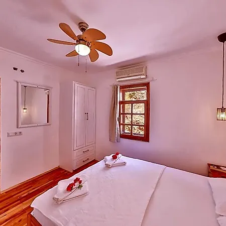 Aparthotel Yoga House 3*