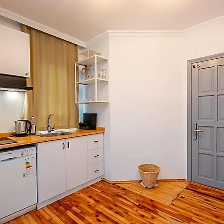 Yoga House Aparthotel 3*